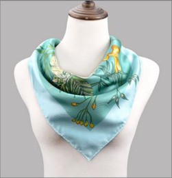 Hand Printed Twill Silk Square Scarves For Art Gallery Chiness Flower Paniting Design Scarves